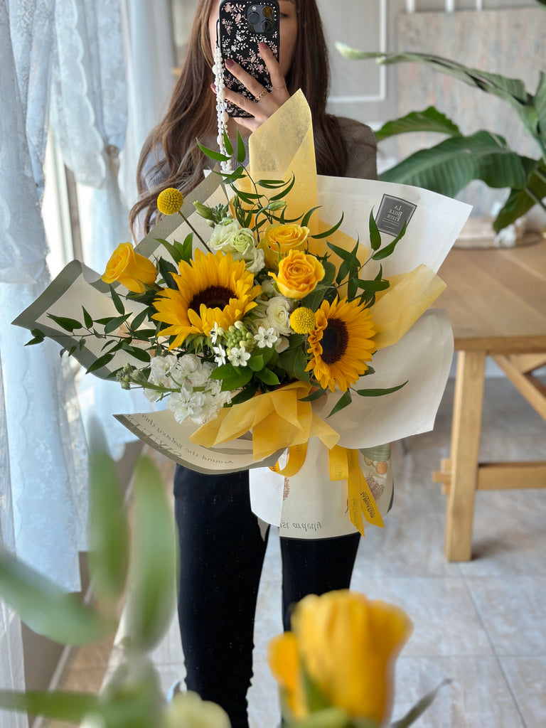 Sunflower luxury bouquet with yellow roses