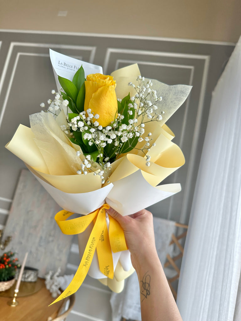 Single Yellow rose bouquet with baby's Breath 