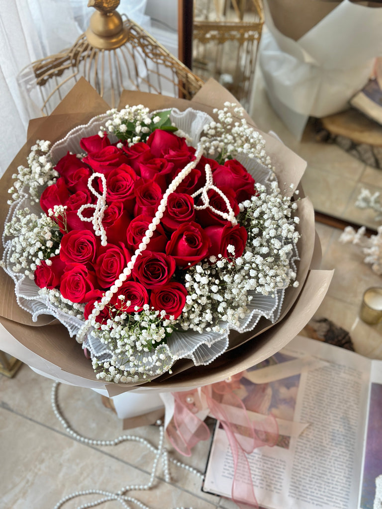 30 red roses with pearl