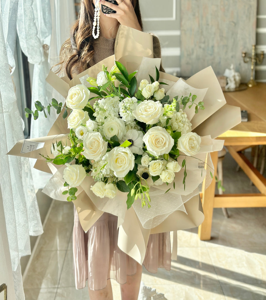 Luxury white flowers bouquet