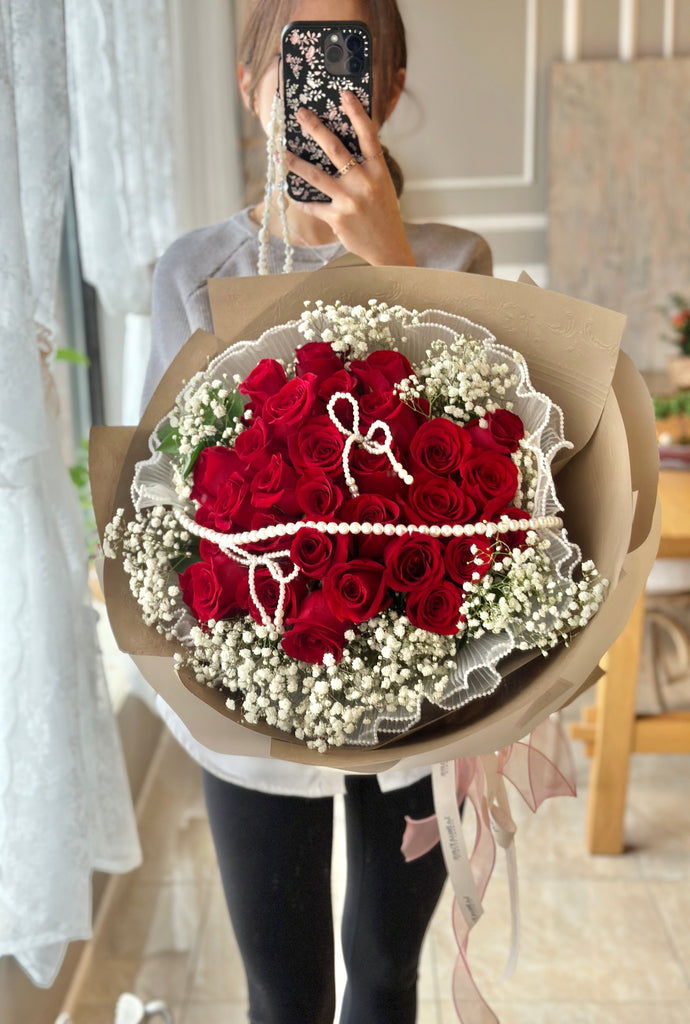 30 red roses bouquet with pearl