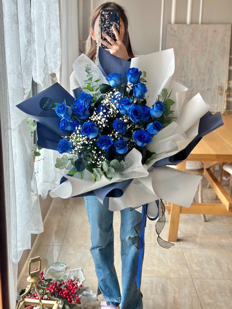 24 blue rose bouquet