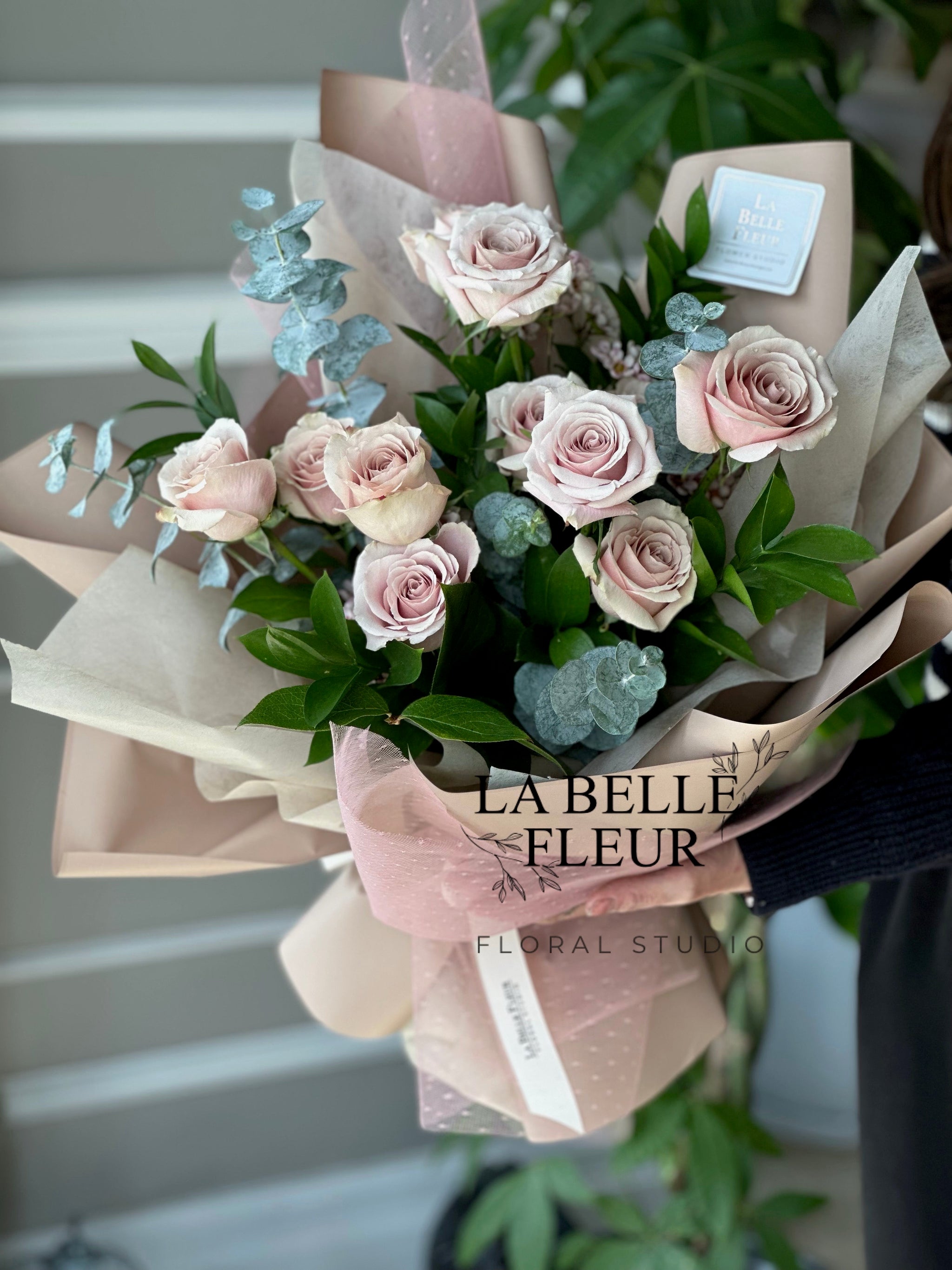 Champagne Colored Flowers in Toronto | La Belle Fleur