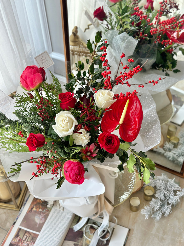 Winter flower bouquet red 