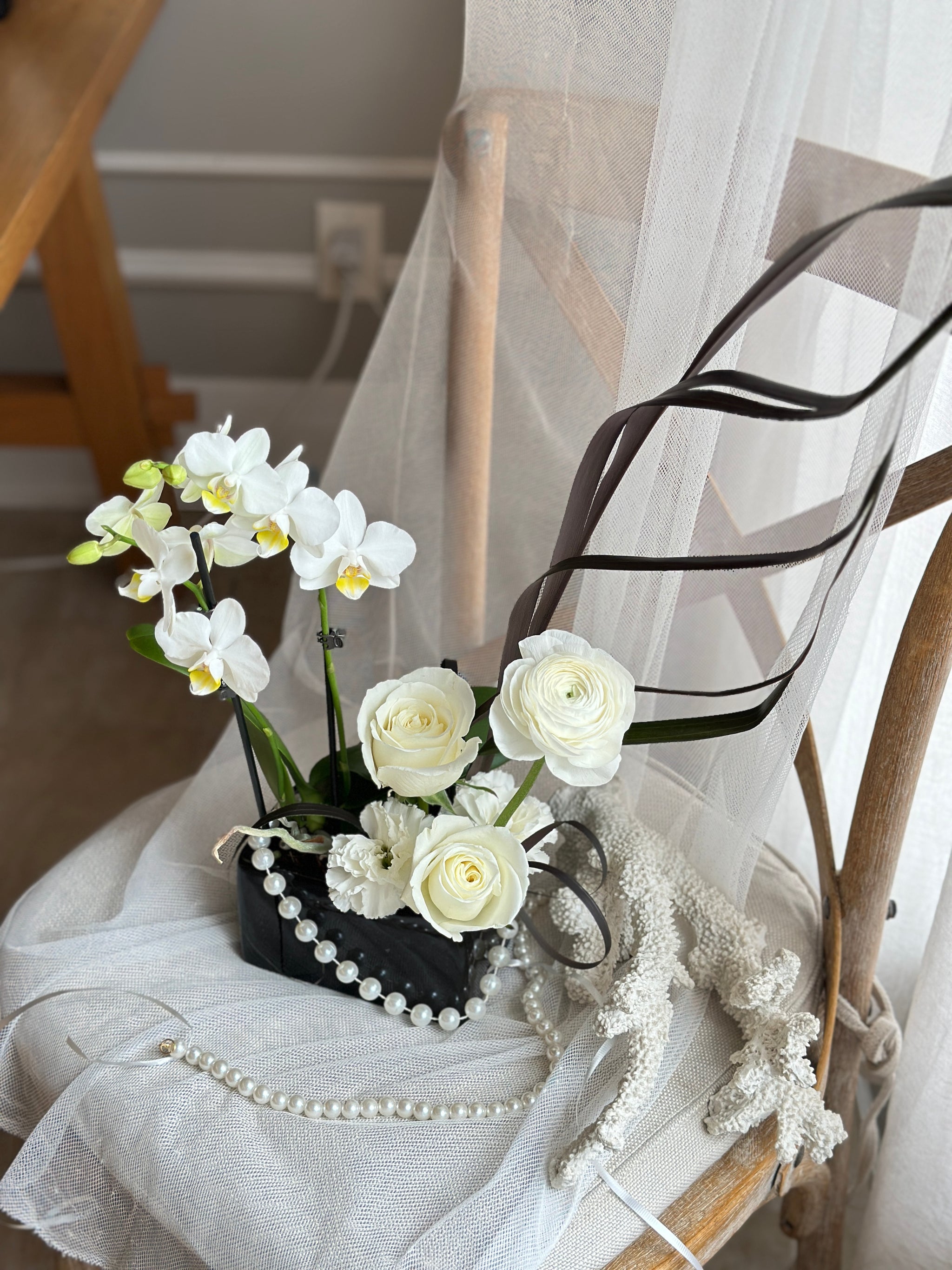 White Colored Flower Arrangements | La Belle Fleur