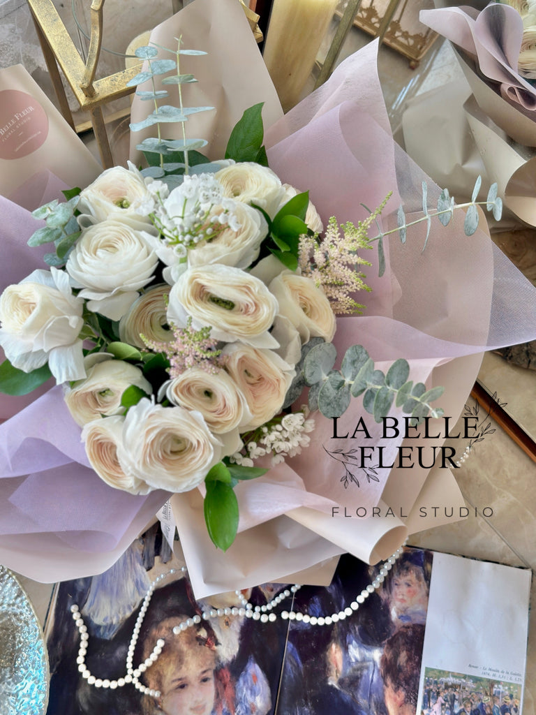 Close shot of the white ranunculus bouquet by La Belle Fleur