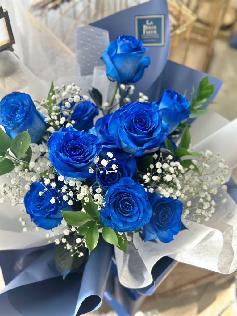 blue rose bouquet