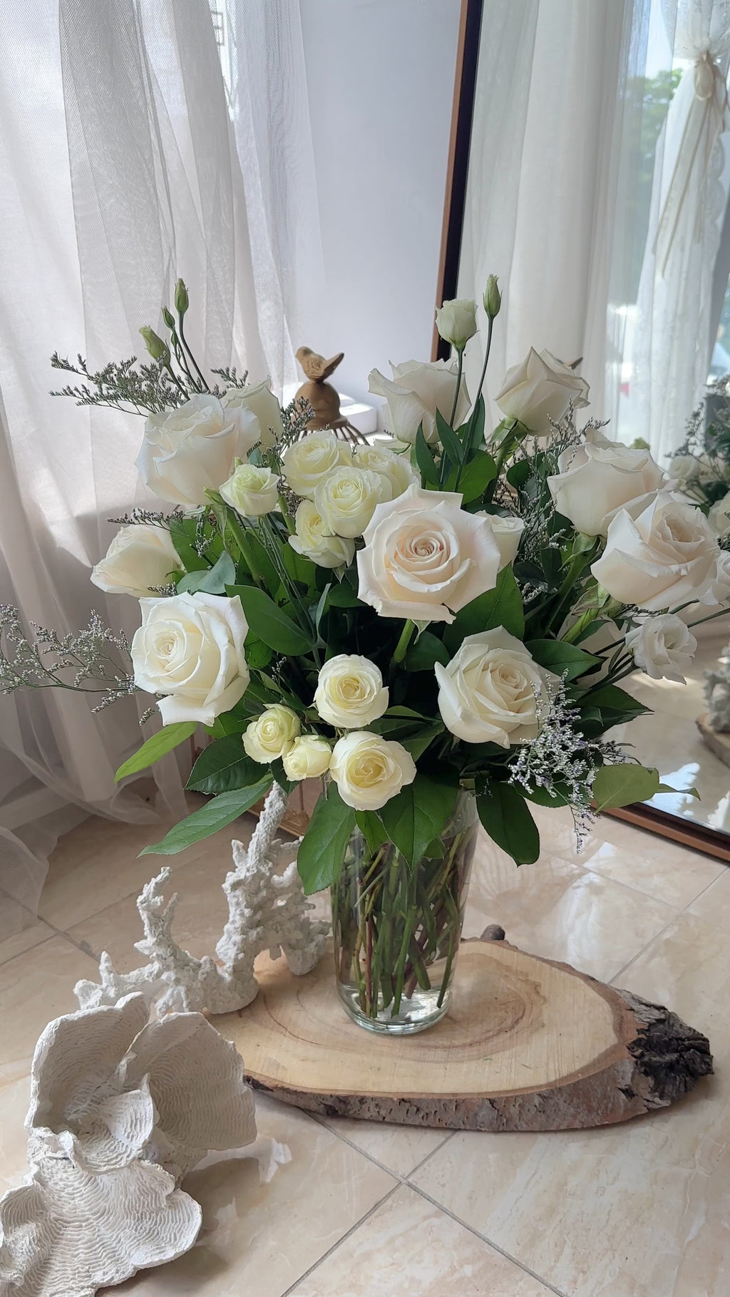 Blanche White Roses in the Vase | La Belle Fleur