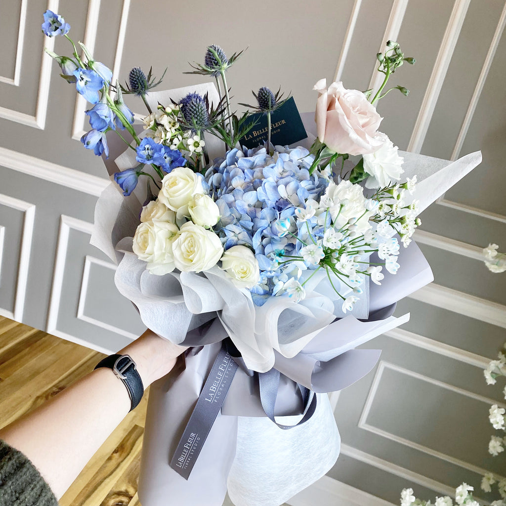 blue bouquet with card