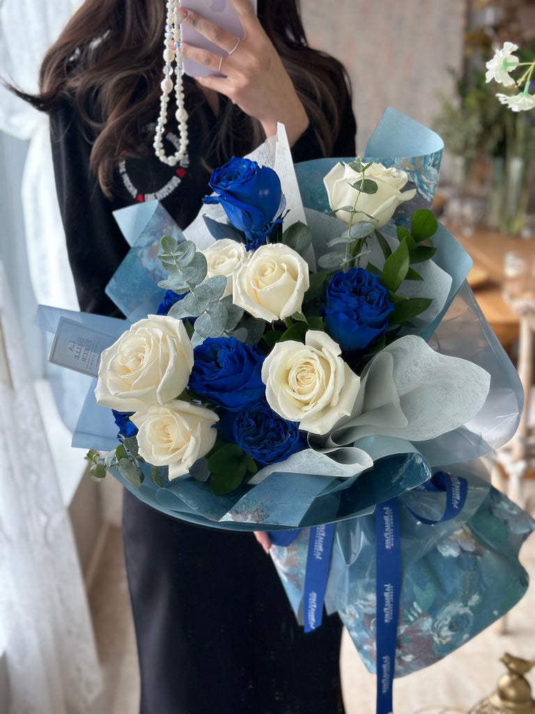 Valentine's day luxury blue rose bouquet