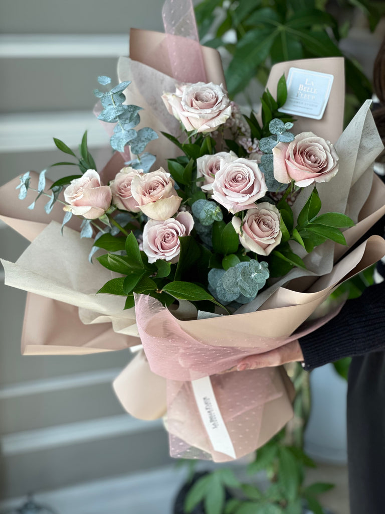 12 Champagne Roses Bouquet