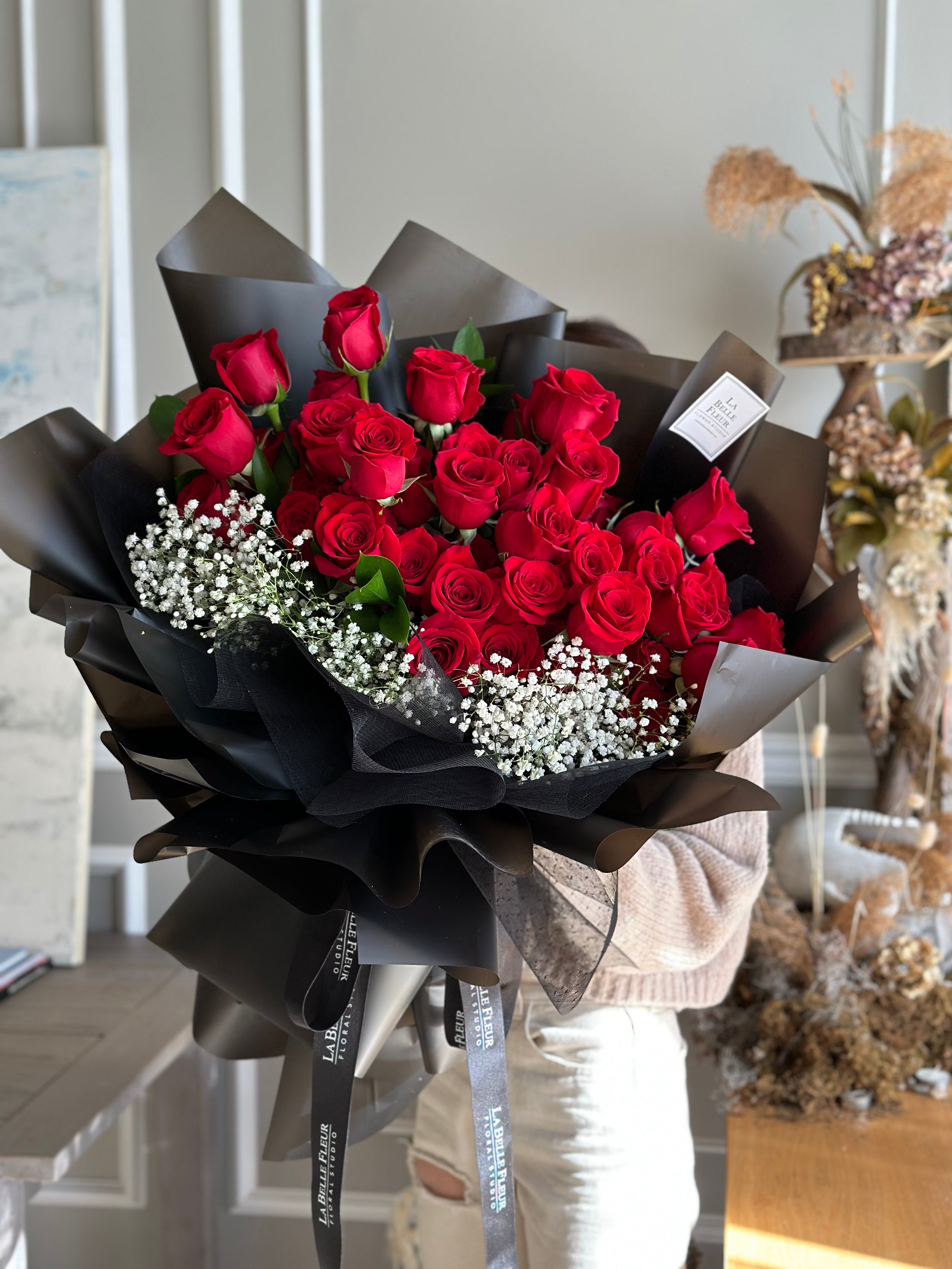 Boquet Os Roses VDay - Scarlet 50 Roses Bouquet | La Belle Fleur